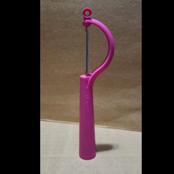 Tupperware Potato/Veggie Peeler - Picture 1 of 2